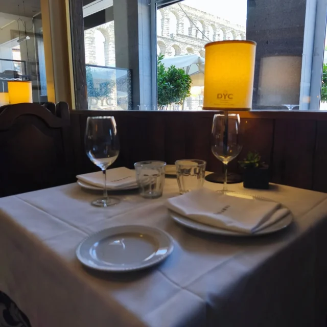 Vísperas de uno de los puentes y festividad más importante del año, Este fin de semana os esperamos para disfrutar de Segovia, sus vistas y nuestra gastronomía, orgullosos de lo que somos y lo que hacemos.
.
.
#puentedelavirgen #15deagosto #AcueductoSegovia #segoviaespaña #verano #DisfrutarSegovia #viajar #gastronomia
