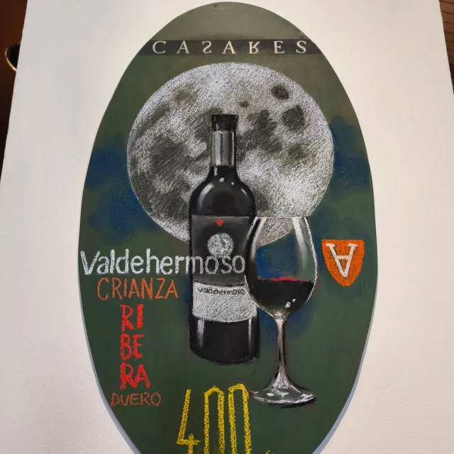 Hasta la Luna tenemos a tus pies cuando te pidas uno de los excelentes vinos que tenemos disponibles por copas para disfrutar en nuestra barra.
.
.
#winelovers🍷 #restaurantecasaressegovia #segoviaespaña #DisfrutarSegovia #verano #wine #vinos #riberadelduero